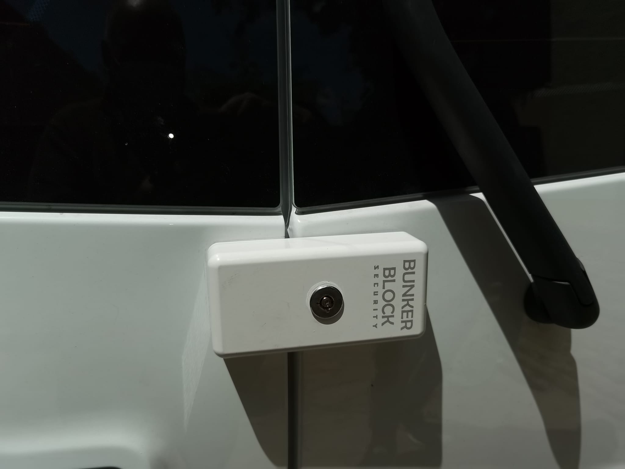 Cerradura puertas furgonetas – Modelo automatico+manual - Imagen 8